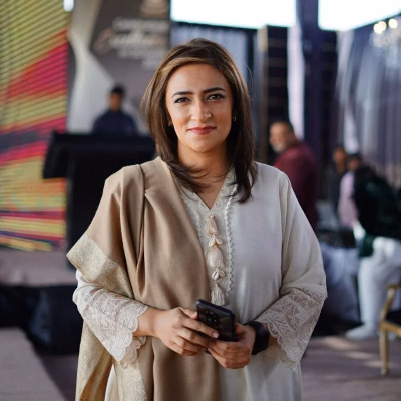 Dr. Julia Martinez